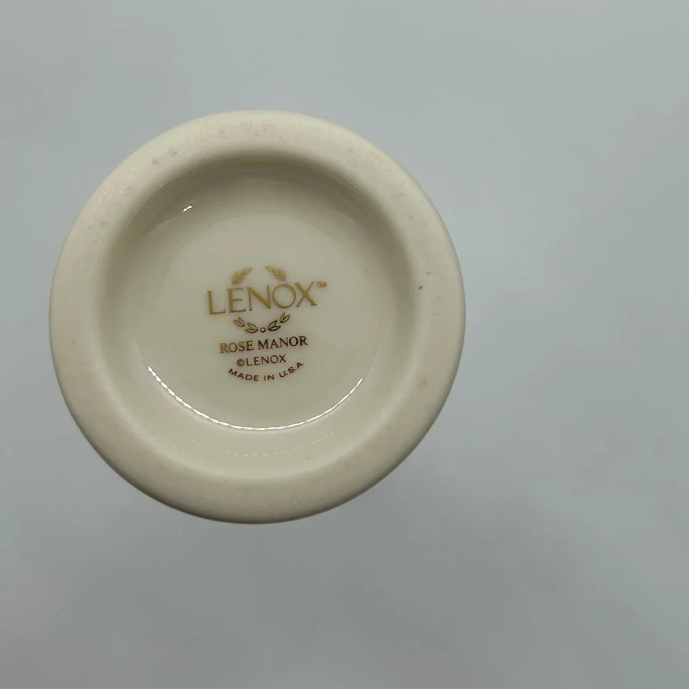 Elegant Cream Lenox Rose Manor Bud Flower Vase Made In The USA 7.5 x 2 Inch.